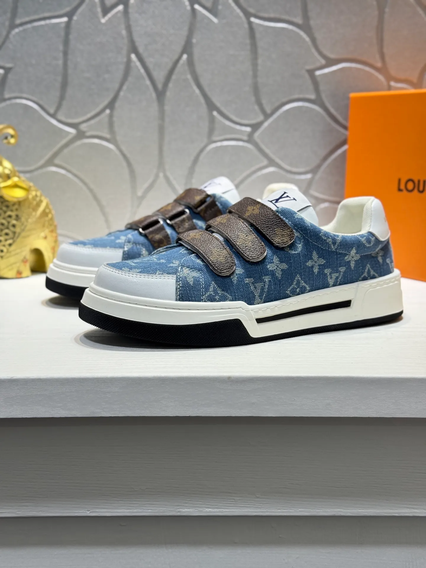 Men's shoes 💰400 [New style] 🌂🌂Top original order - Louis Vuitton®️ Trendy and fashionable yet low-key men's casual shoes, LV special fabric pattern on the upper, comfortable and breathable, sheepskin lining, original rubber outsole, 3 colors available ~ a must-have for sportsmen. Size: 38-44 (45 customized